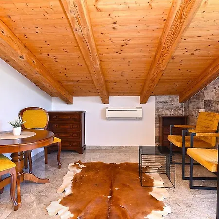 House Zlata 2262